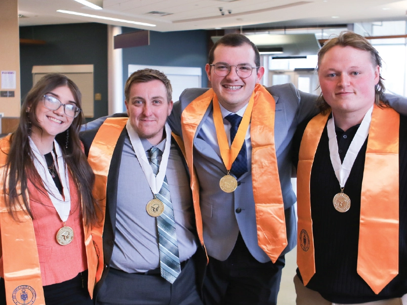 Honors Program students at Mid