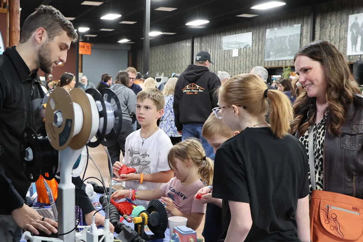 Family explores 3D printed items from Mid.